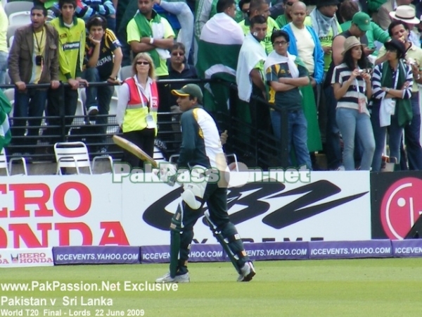 Shahzaib Hasan doing batting practice