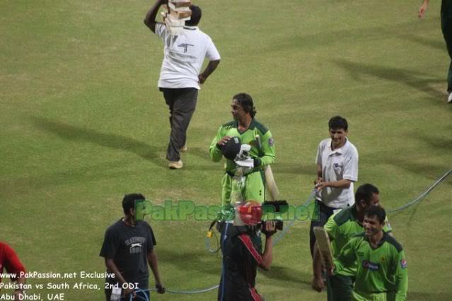 Shoaib Akhtar and Abdul Razzaq