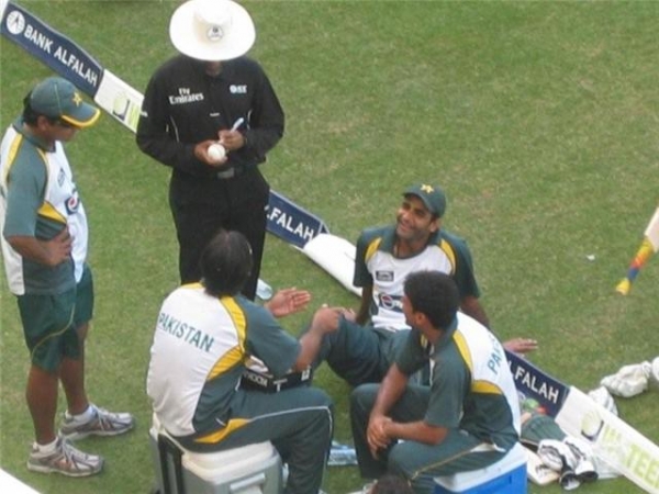 Shoaib Akhtar, Aqib Javed, Iftikhar Anjum, Yasir Arafat and the Umpire