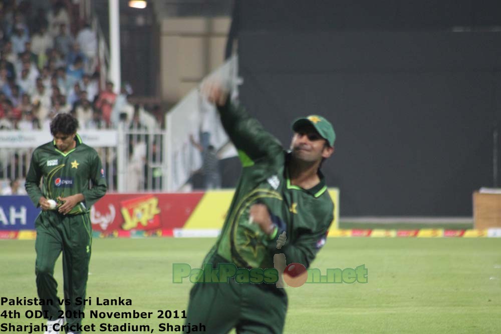 Shoaib Malik practices his bowling