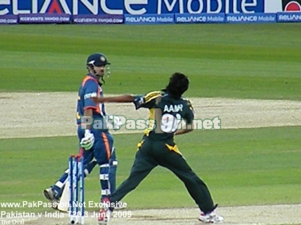 Side on view of Sohail Tanvir's delivery stride