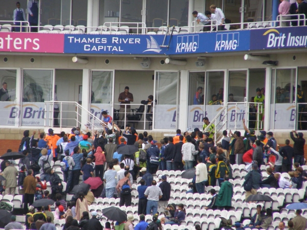 The Crowd at the Oval