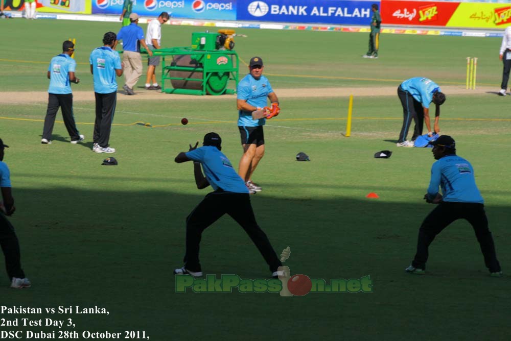 The Sri Lankan team engaging in some productive catching sessions