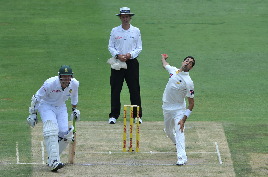 Umar Gul in his delivery stride