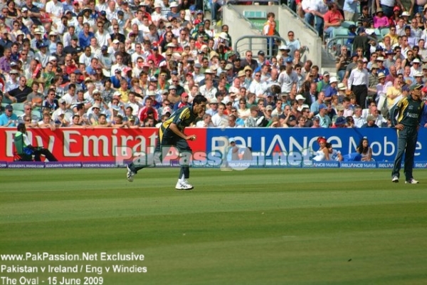 Umar Gul on his way to bowl another delivery