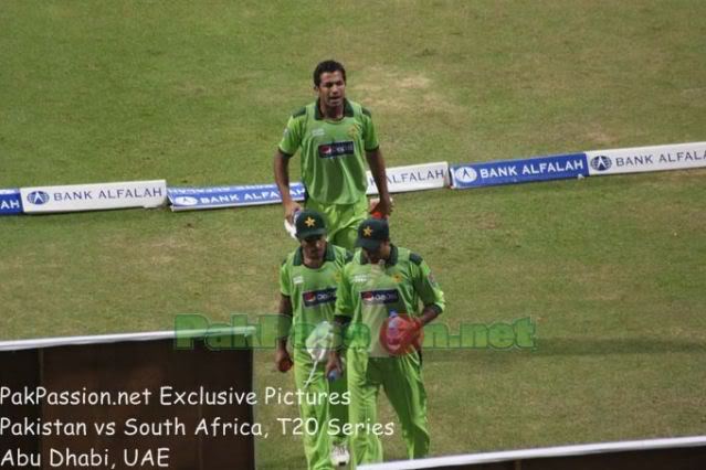 Wahab Riaz and Asad Shafiq with Tanvir Ahmed