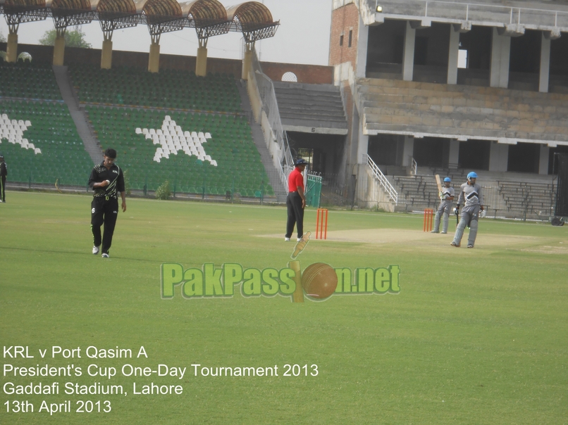 Yasir Arafat about to bowl