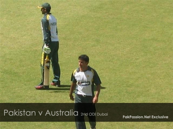 Yasir Arafat and Shoaib Malik practice before the start of the match