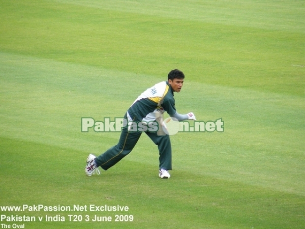 Yasir Arafat trains with great concentration