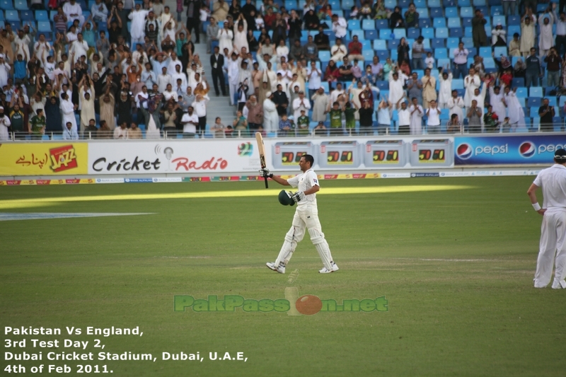 Younis Khan acknowledges the applause after getting his hundred