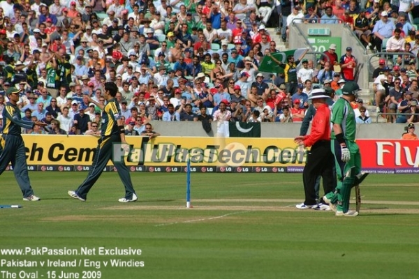 Younis Khan has a brief chat with Umar Gul