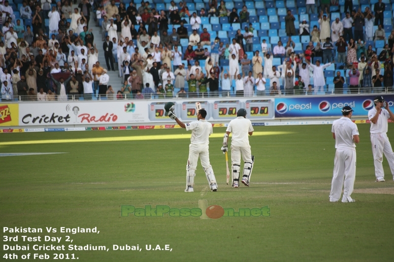 Younis Khan raises his bat again