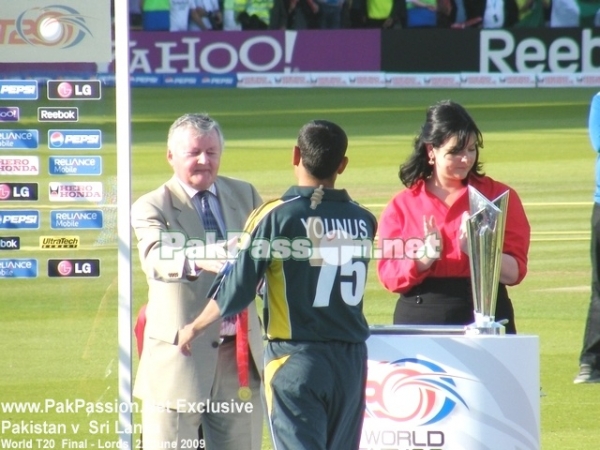 Younis Khan receiving his medal