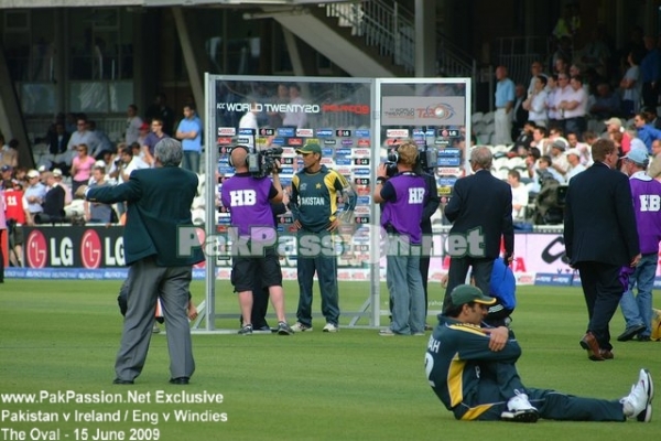 Younis Khan talks to the media