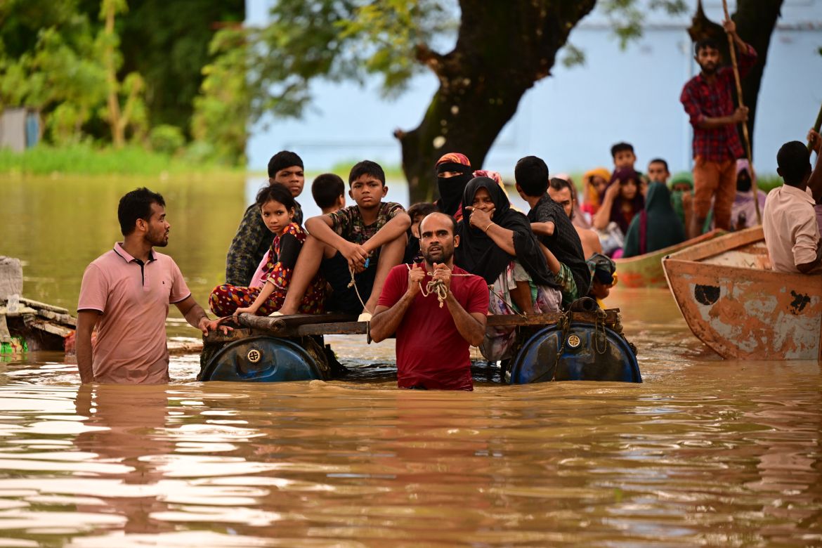 AFP__20240823__36EK4P7__v1__HighRes__BangladeshWeatherFlood-1724392235.jpg