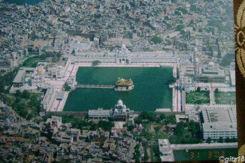 Golden%20Temple%20-%20a%20scenic%20view.JPG