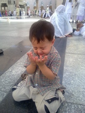 cute-muslim-baby-kid-praying-281x375.jpg