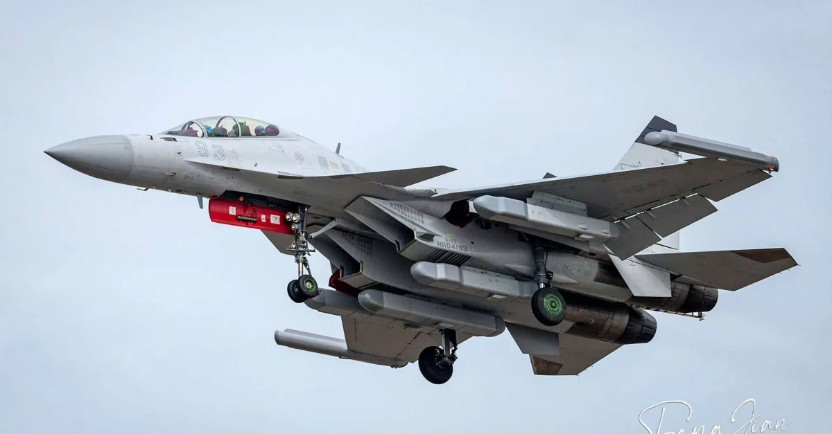 J-15D_925_001-6f3c2642.webp
