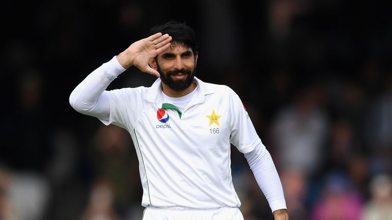 misbah-ul-haq-pakistan-salute-lords_3746759.jpg