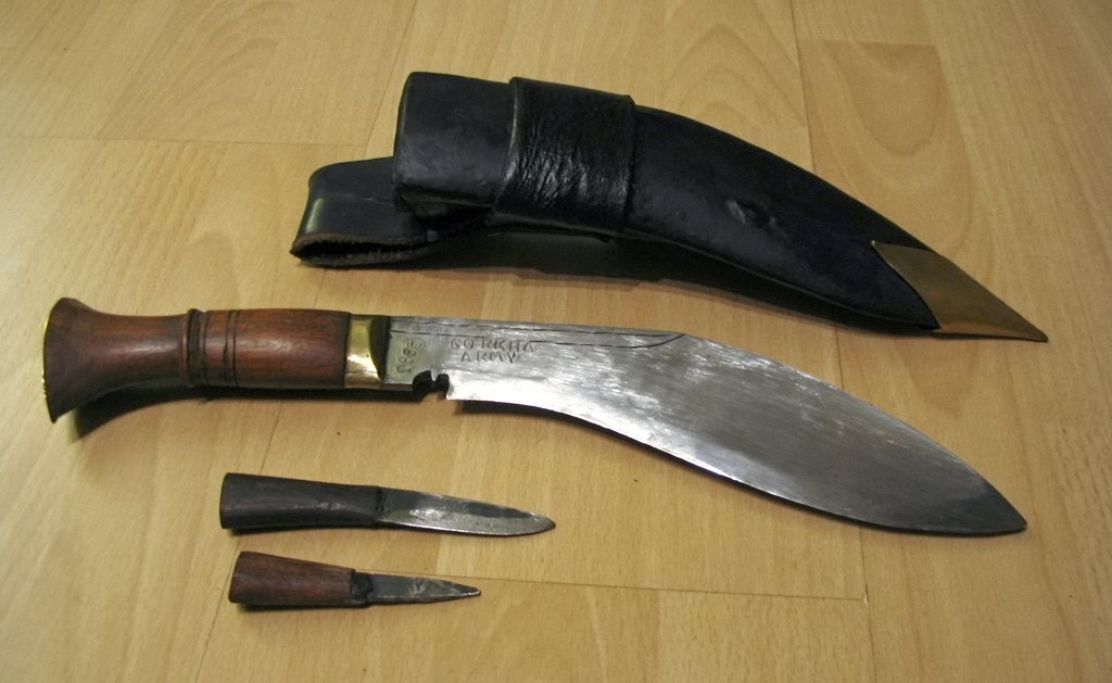 Kukri,_karda_%26_chakmak.jpg