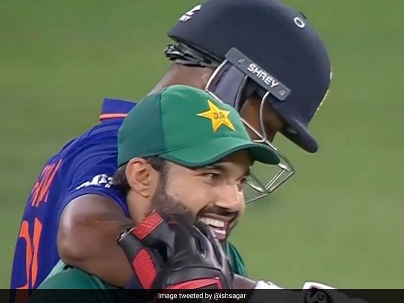 nai8mkl8_hardik-pandya-and-mohammad-rizwan_625x300_29_August_22.jpg