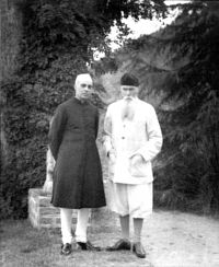 200px-Nehru_Roerich.jpg