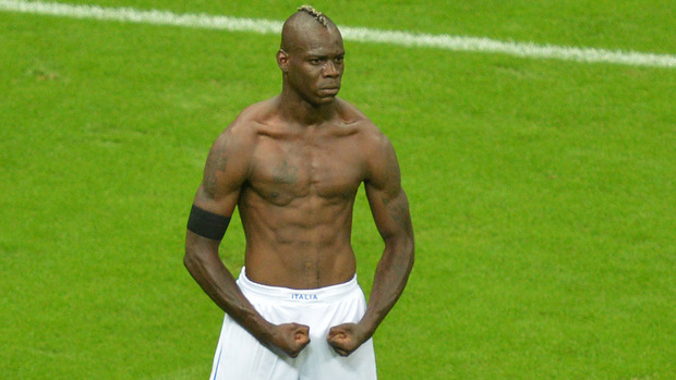 balotelli-shirtless-celebration.jpg
