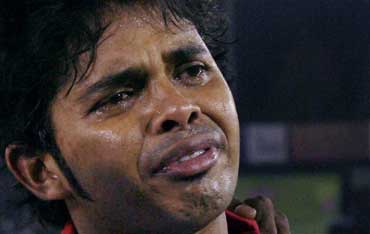 Sreesanth_crying2_20080425.jpg