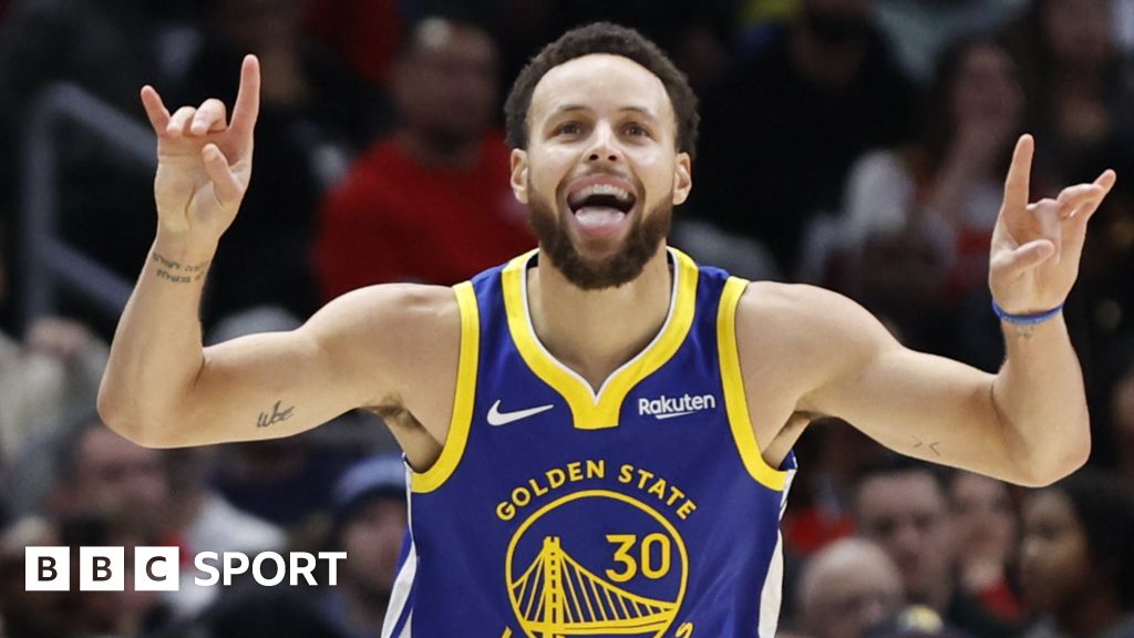 NBA: Golden State Warriors beat Philadelphia 76ers as Stephen Curry scores  37 points - BBC Sport