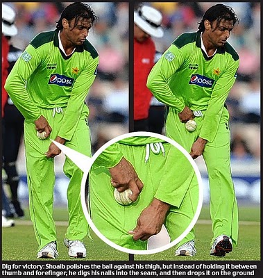 Shoaib+Akhtar+Ball+Tampering+in+5th+ODI+2010.jpg