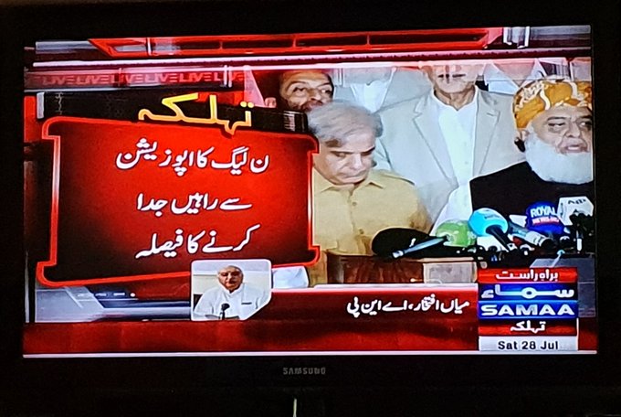 DjLbuY7W4AAjIhQ.jpg:small