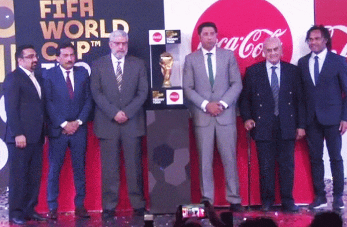 FIFA-trophy-Lahore-696x456.gif