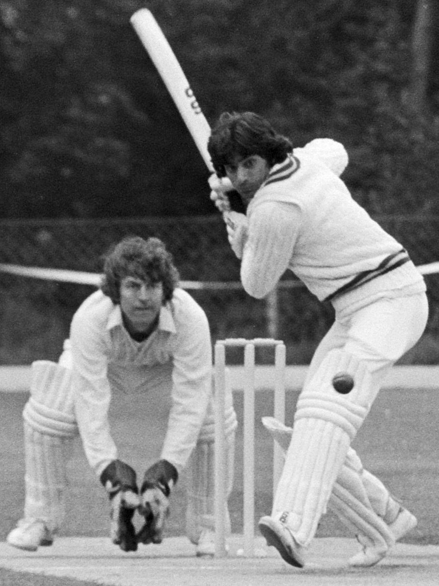 Rene_Schoonheim_and_Javed_Miandad_1978.jpg