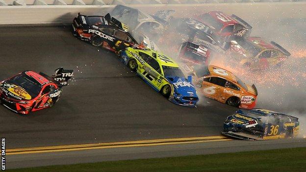 _105688765_crash.jpg