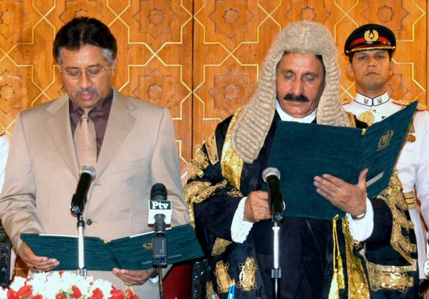 Musharraf+and+Iftikhar+Chaudhry.jpg