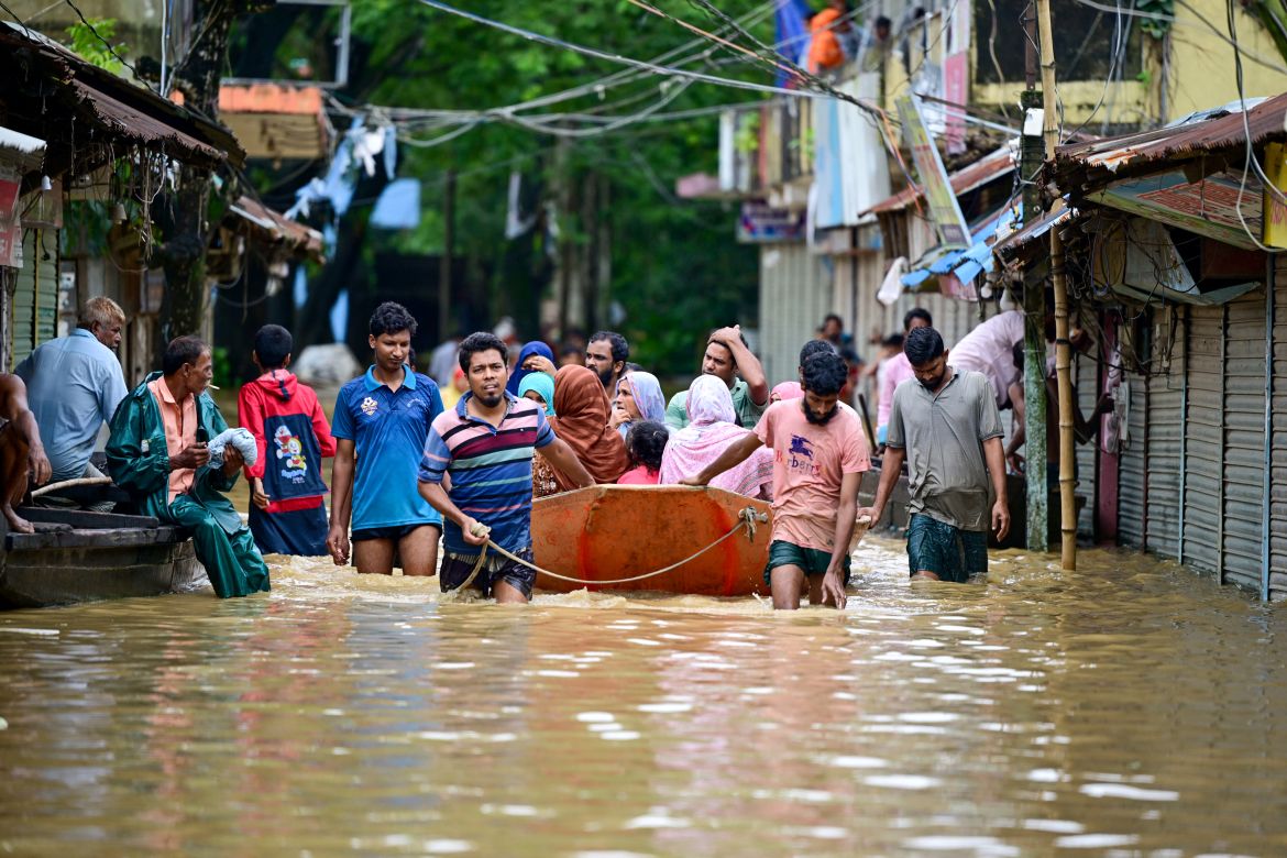 AFP__20240823__36EN3LM__v1__HighRes__BangladeshWeatherFlood-1724392266.jpg