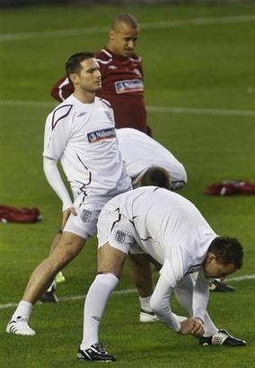 john-terry-frank-lampard-stretch.jpg