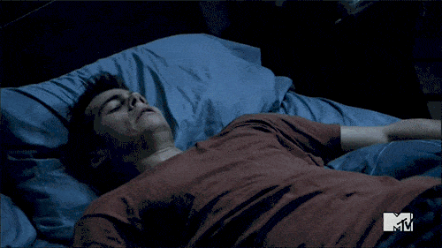 guy-waking-up-startled.gif