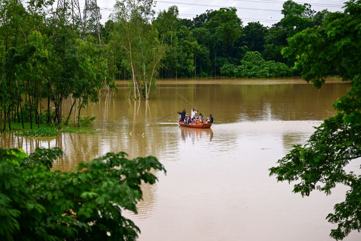 AFP__20240823__36EN8DK__v1__HighRes__BangladeshWeatherFlood-1724392284.jpg