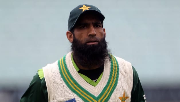 Mohammad-Yousuf-of-Pakistan-takes-part-in-a-nets-session-prior-to-the-start-of-the-3rd-Test-between.jpg