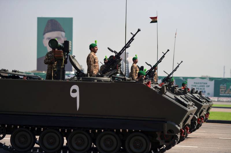 spectacular-joint-military-parade-marks-pakistan-day-1521807391-6833.jpg