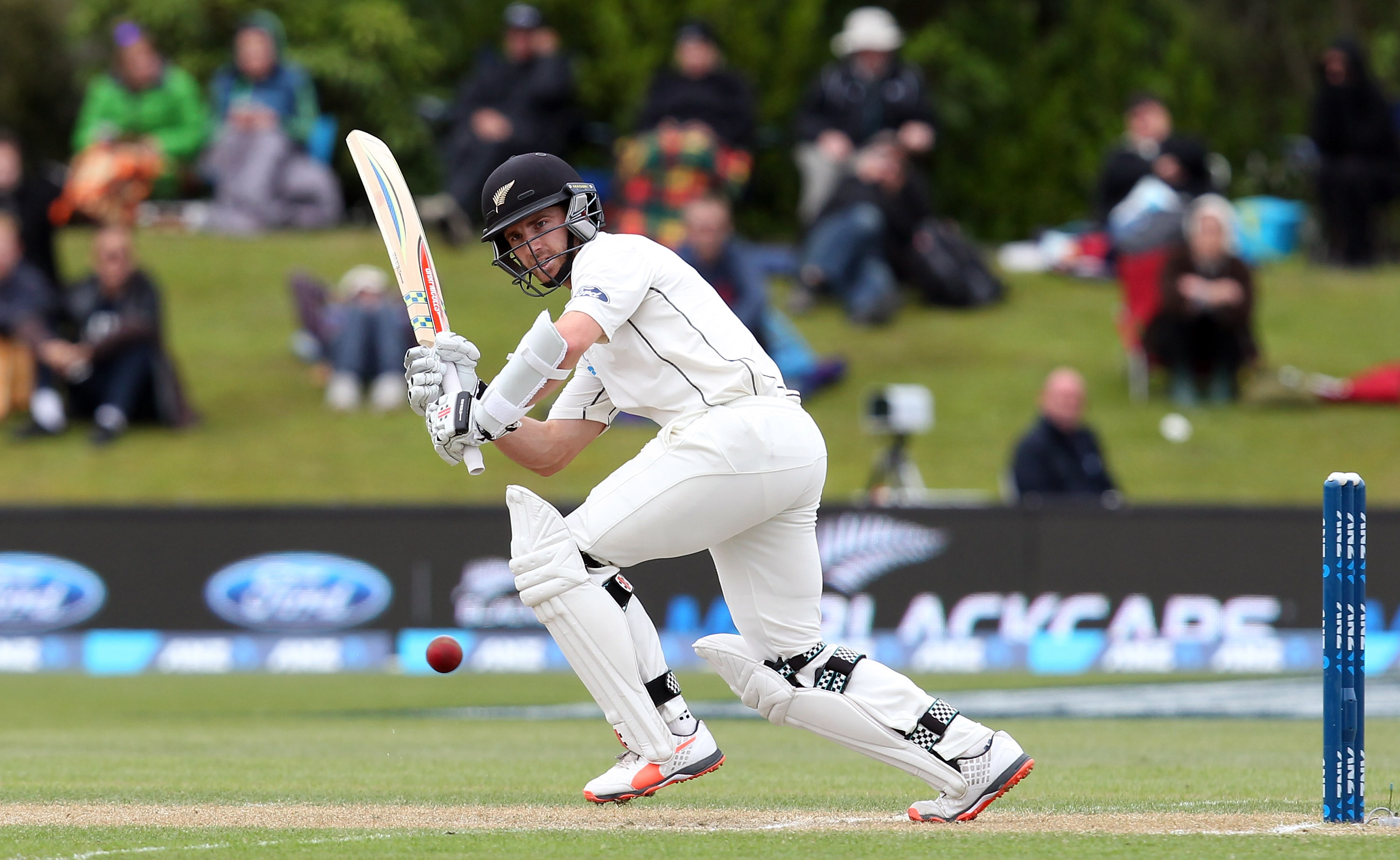 Kane-Williamson-of-New-Zealand-bats-during-day-three-of-the-First-Test-match-between-New-Zealand-and-Sri-Lanka-at-University-Oval-on-December-12-2015-02.jpg